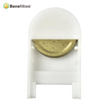 2018 New Design Beekeeping Tools Plastic Square 15.35*14.57*2.755 inch Top Bee Feeders Bee Products