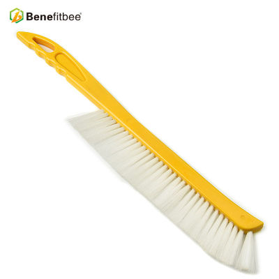 Spain-Type One Row Wooden Handle Plastic Hair Bee Brushes For Beekeeping Equitment