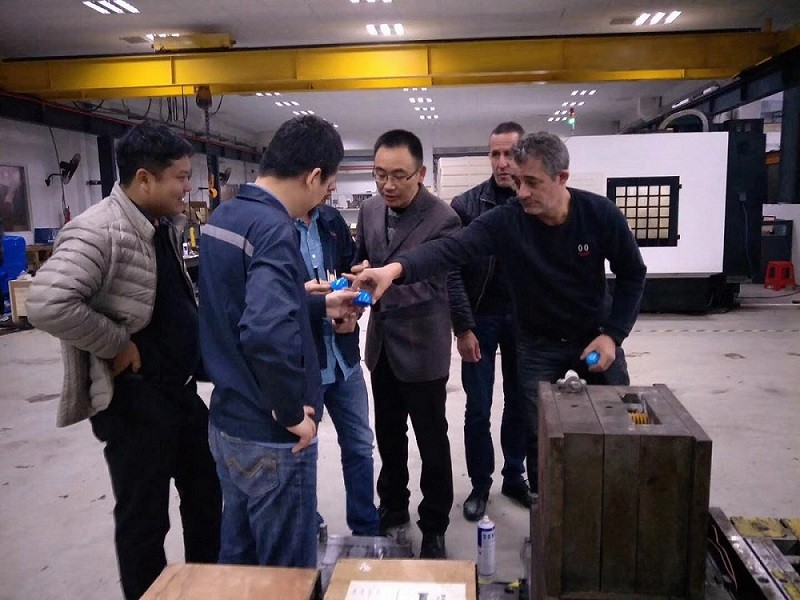 Customers from Algeria to check mold in our factory