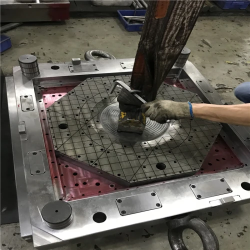 How to proceed the plastic mold? How to analyze the Mold DFM?