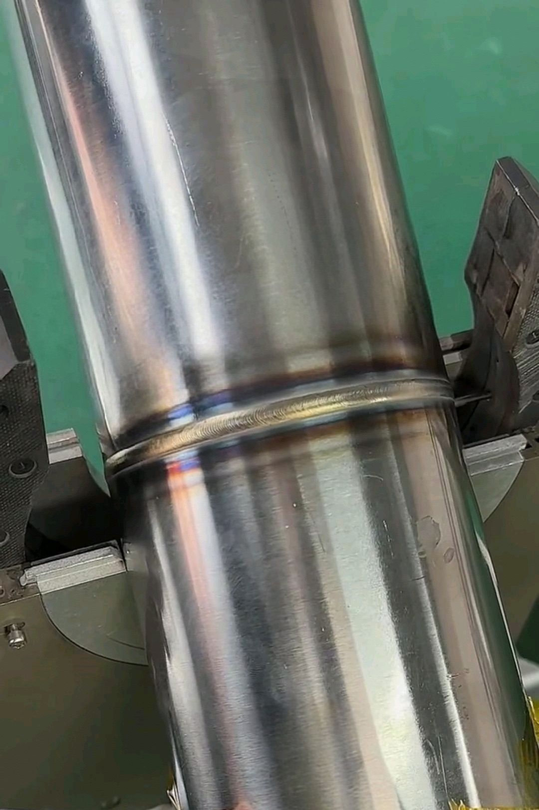 Why can't stainless steel and carbon steel come into contact?