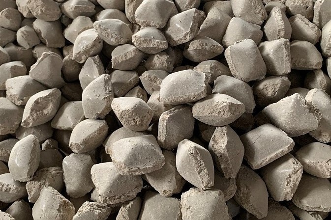 Fluorspar ball for industry | Cinder Briquettes | YUTONG Magnesia ...