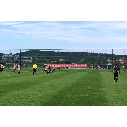 فوز YUTONG REF بمباراة كرة القدم في نهاية الأسبوع الماضي