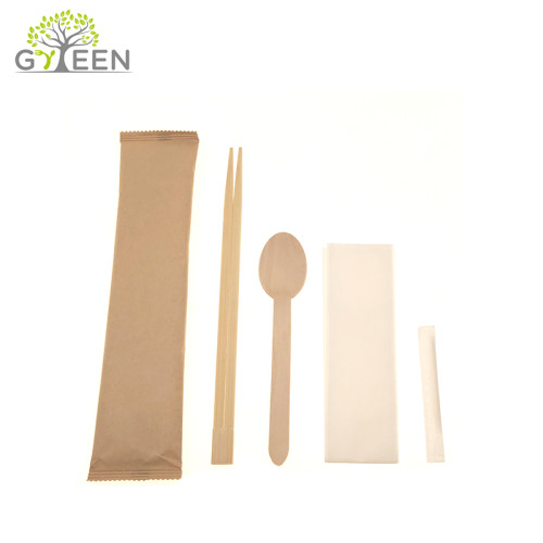 Einweg-Bambus-Essstäbchen und Holzlöffel mit Papiertüte