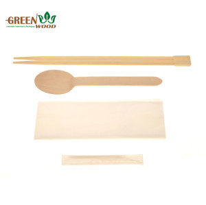 一次性竹筷子和纸袋木勺