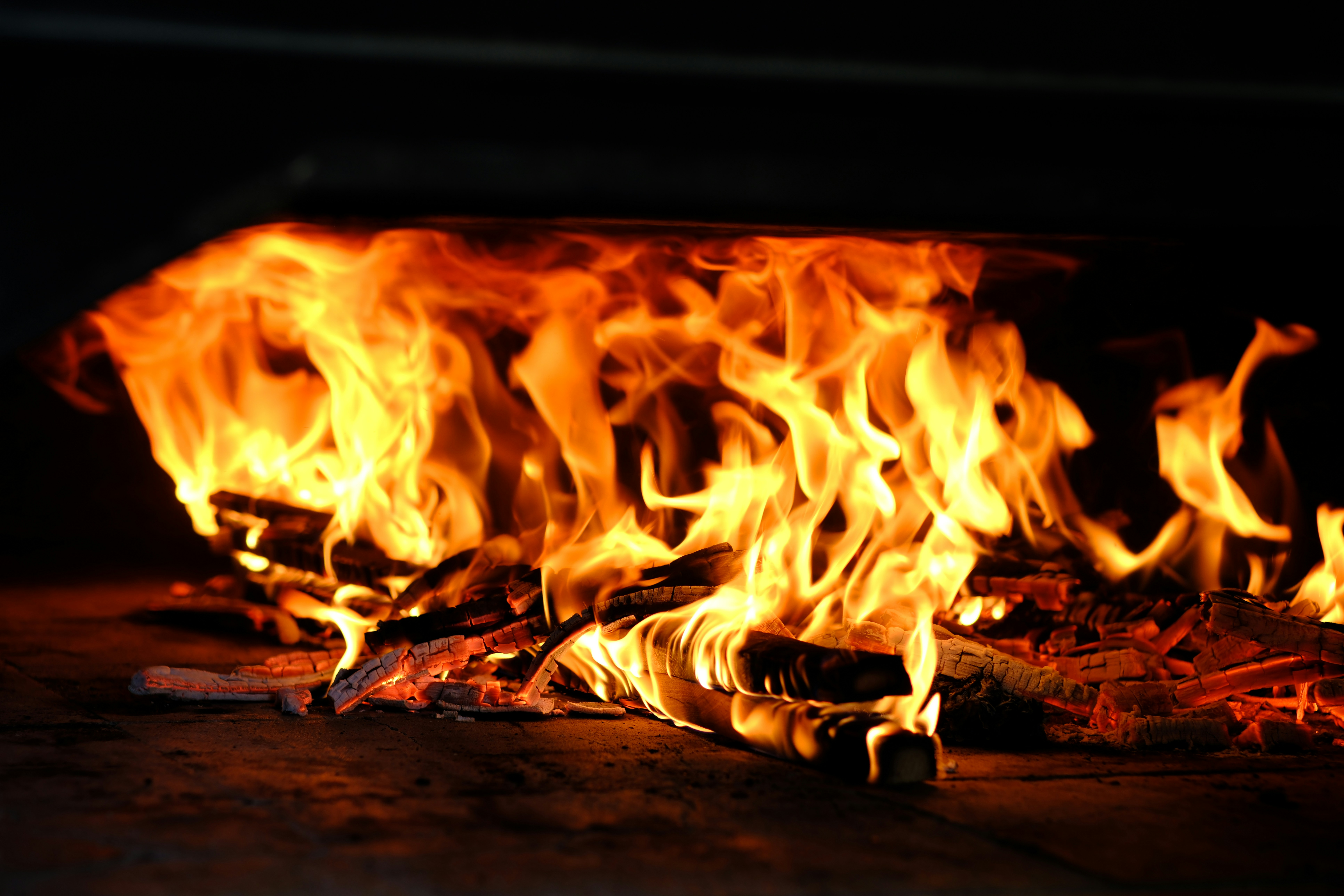 A diagram illustrating the concepts of Resistance, Integrity, and Insulation on a sandwich panel during a fire test.