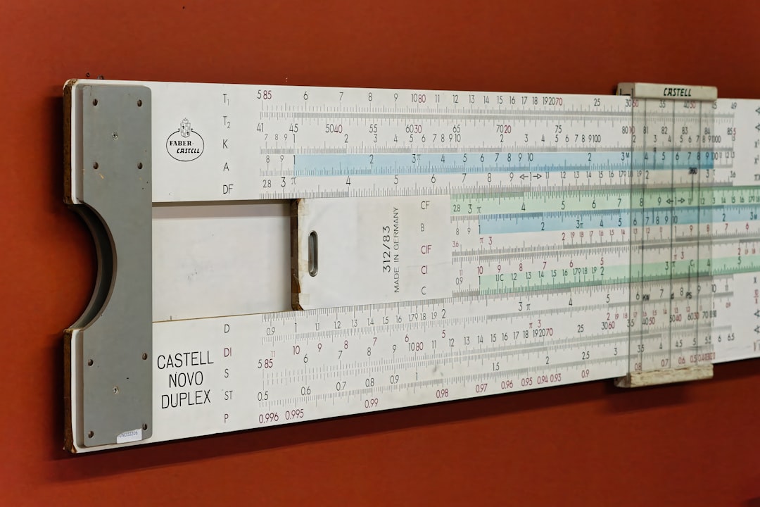 A dashboard showing IoT data from a standing seam machine, including temperature and vibration metrics