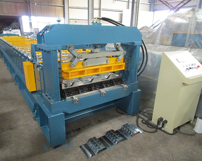 Metal deck roll forming machine front view