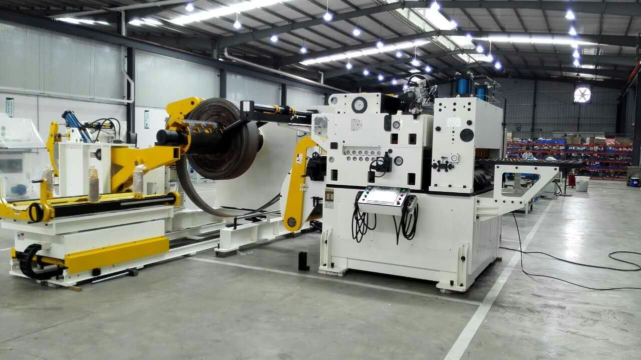 HongEr Decoiler Straightener Feeder 3 in 1 Machine GLK4-600H for High Tensile Metal Sheets 6.0 mm Thick