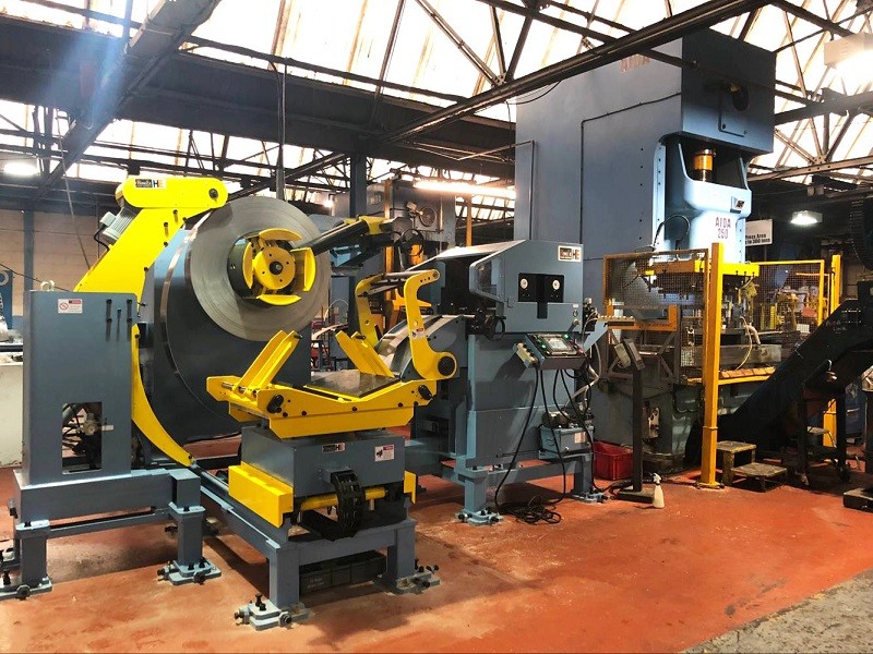 HongEr Machine Decoiler Straightener Feeder 3 in 1 Machine GLK5-H working with High Tensile Metal Materials for Brake Pads Manufacturing