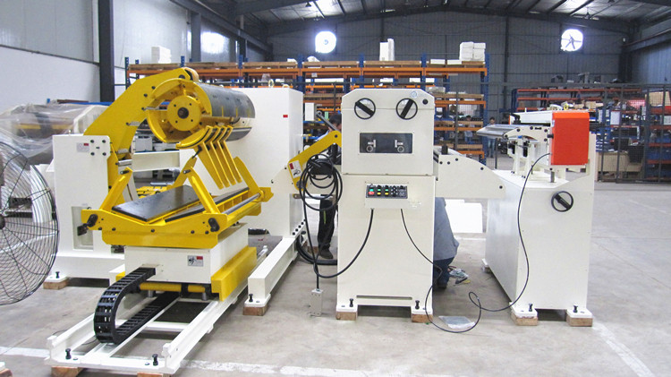 Metal strip / sheet straightener with decoiler / uncoiler