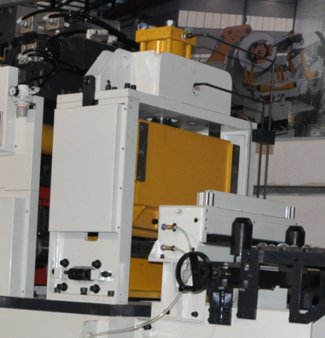 HongEr Hydraulic Shearer after Servo Feeder