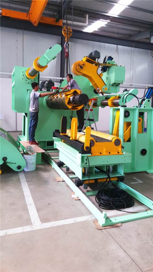 GLK4-1600H Strong Decoiler Straightener Feeder With 10Ton Capacity For High Strength Metal Coils