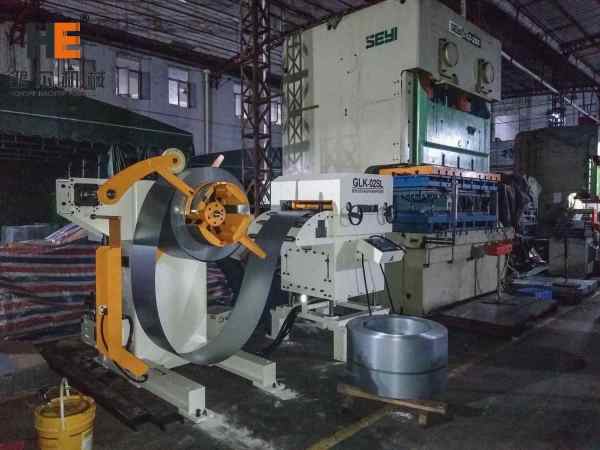 GLK2-600 3 In 1 Servo Coil Feeder Compact Seyi Press Machine For Chassis Shell Blanking