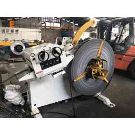 GL Decoiler Straightener Machine Compact Servo Feeder With Press For Hole Punching Before Forming