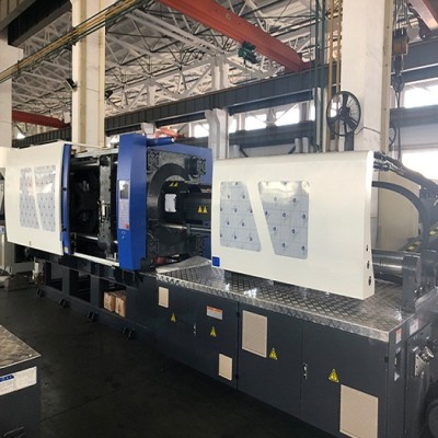 CST158/560 injection molding machine