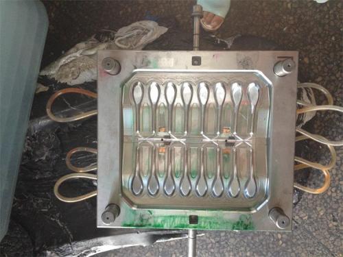 Disposable plastic spoon fork knife injection molding mold
