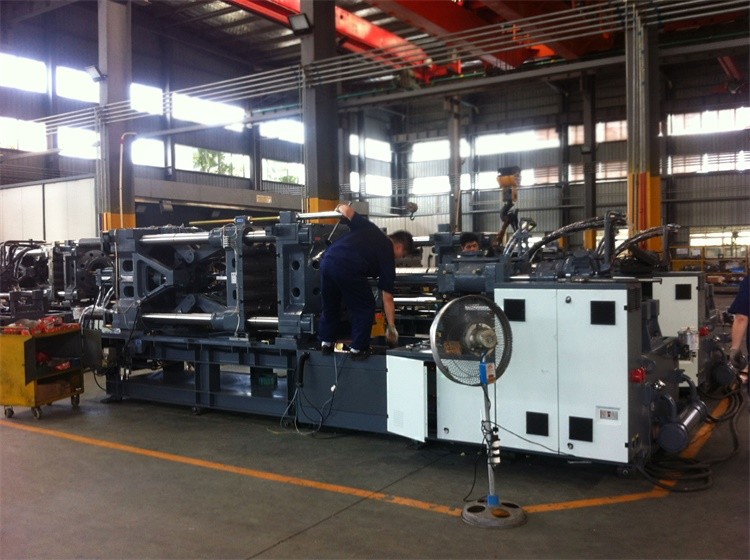 The solution to mold opening vibration of injection molding machine