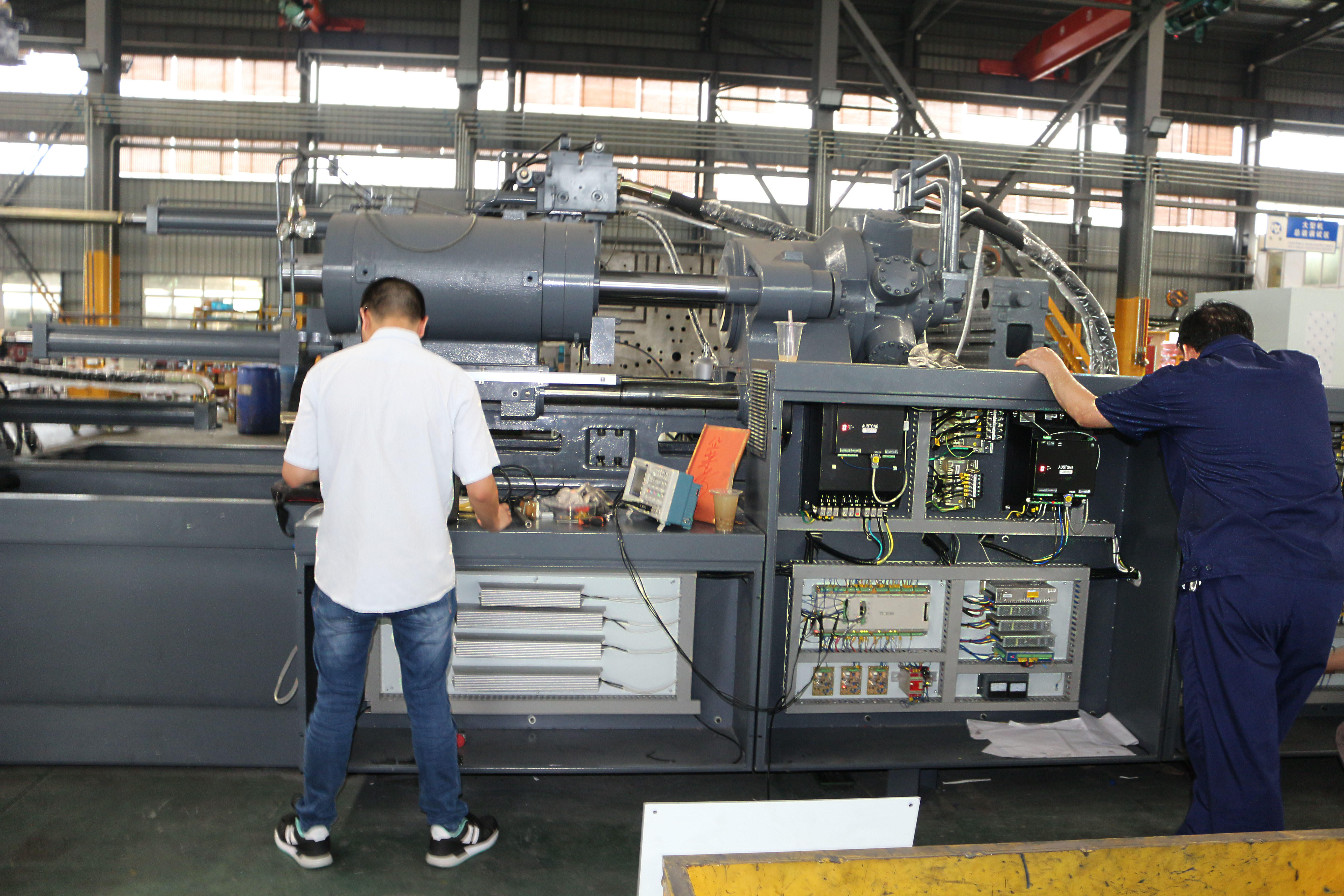 What is the principle of an injection molding machine? How to choose an injection molding machine?