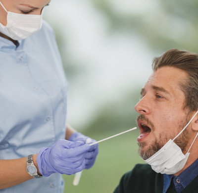 鼻咽拭子与鼻拭子：比较方法