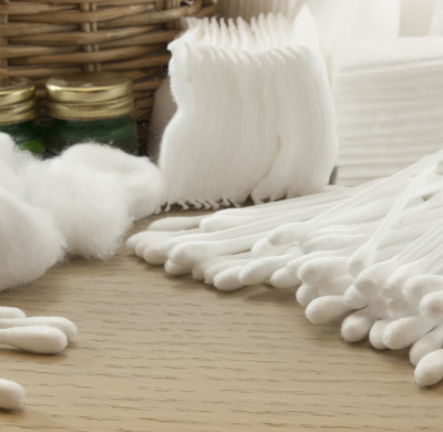 How to use medical cotton swabs safely?