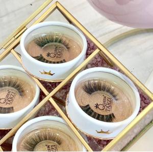 Custom promotional round eyelash boxes with PVC window and golden foil logo