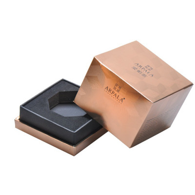 Meilleures idées de design d'emballage de parfum en carton de luxe avec diverses lignes UV et effet mat