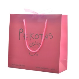 Customized pink l gloss varnish art paper shopping bags with ribbon and cotton handle