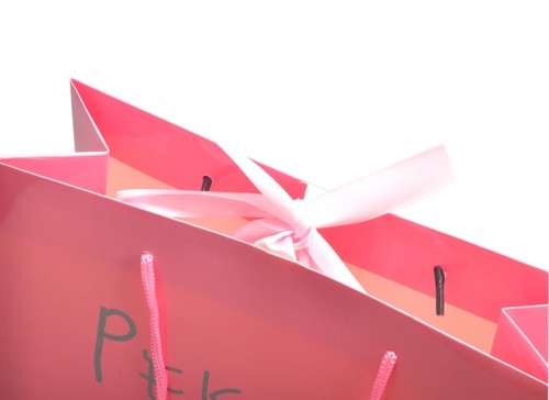 أكياس التسوق الورقية ذات اللون الوردي اللامع المخصصة مع شريط ومقبض قطن