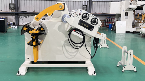 Uncoiler and straightener two in one