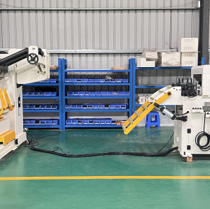 Uncoiler and straightener two in one