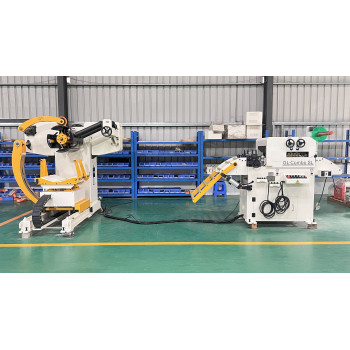 Uncoiler and straightener two in one