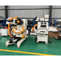 Uncoiler and straightener two in one