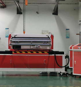 Left and right offset feeder