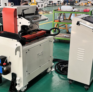 Left and right offset feeder