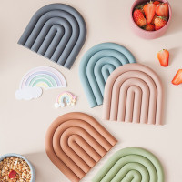 15 * 15cm Rainbow Shape Silicone Cup Coaster High Temperature Resistant Silicone Mat for Dining Table Home Casserole Pot Mat