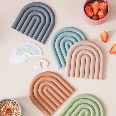 15 * 15cm Rainbow Shape Silicone Cup Coaster High Temperature Resistant Silicone Mat for Dining Table Home Casserole Pot Mat