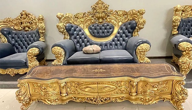 5. Buckingham Palace luxury furniture