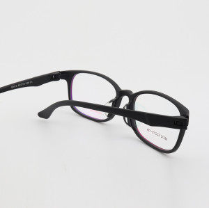 Approvisionnement d'usine coloré transparent TR montures de lunettes optiques en plastique avec plaquettes de nez en silicone qualité douce