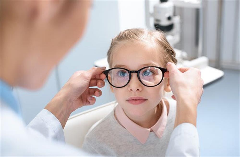 the importance of wearing glasses for children with myopia