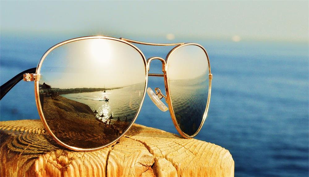 the specific functions and principles of the UV-protection sunglasses