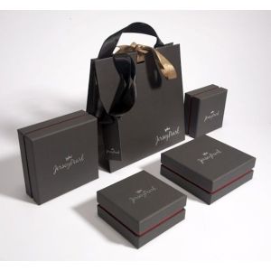 Eco-friendly rivet women shopping Kraft paper bags for cosmetics