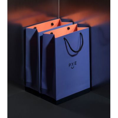Eco-friendly rivet women shopping Kraft paper bags for cosmetics
