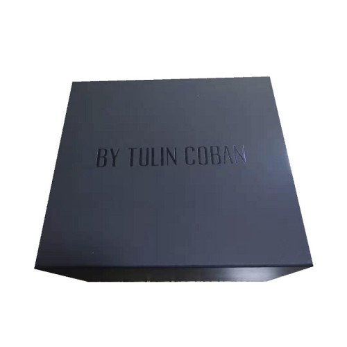 China Custom Wholesale black gift with magnet clothes packaging boxes