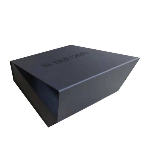 China Custom Wholesale black gift with magnet clothes packaging boxes