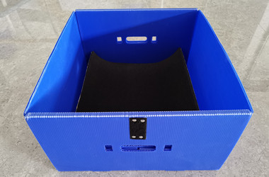 Plastic corrugated box