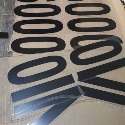 Letter set for changeable message sign