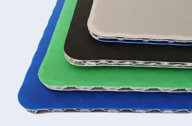 two colored PP honeycomb board