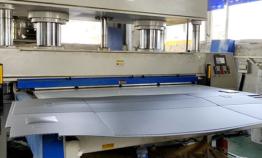 Hot pressing PP honeycomb panel