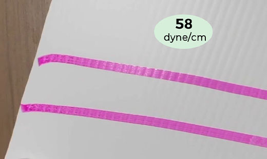 High dyne value coroplast sheet